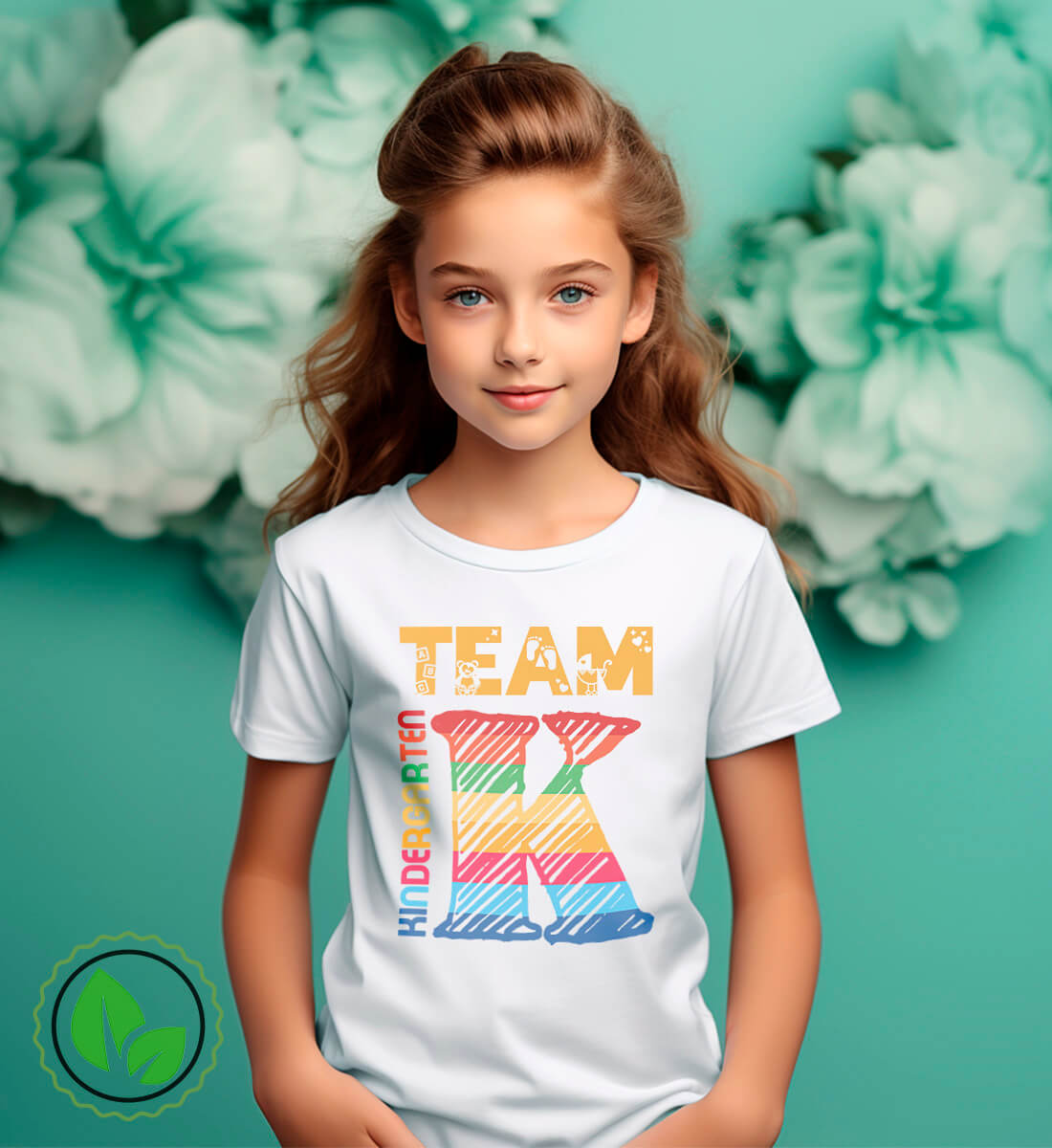 Bild mit einem Maedchen mit weissem t-shirt und text, team kindergarten