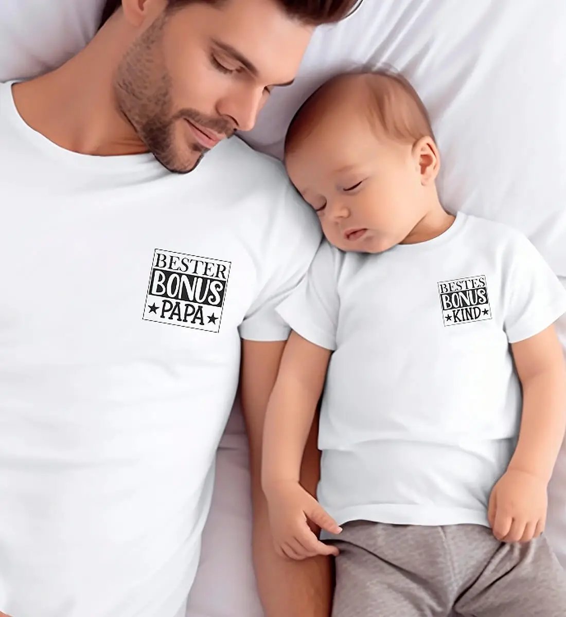 Vater mit seinem Bonus Sohn und Brustprint Bester Bonus Papa
